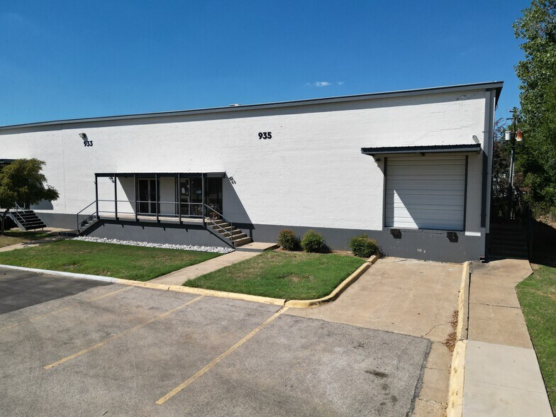 More Photos Of 923-935 E Avenue J, Grand Prairie Warehouse For Lease
