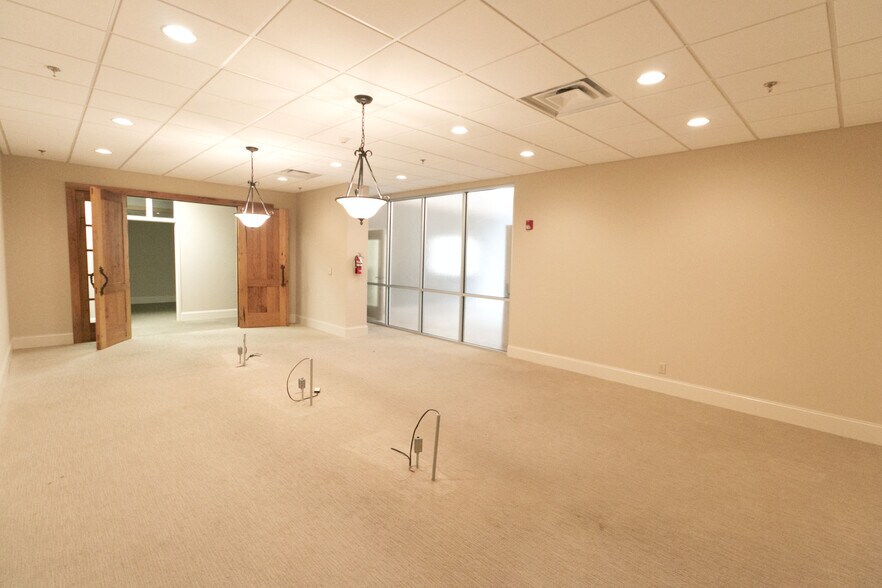 More Photos Of 2009-2011 4th Ave N, Birmingham Office For Sale