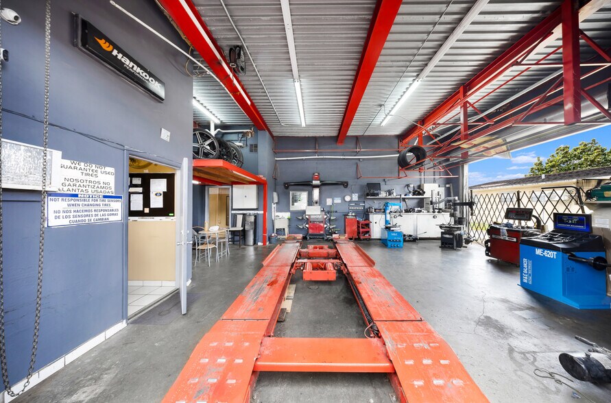 More Photos Of 2692 Palm Ave, Hialeah Auto Repair For Sale