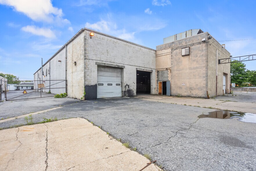 More Photos Of 1507 Willow St, Lebanon Warehouse For Sale