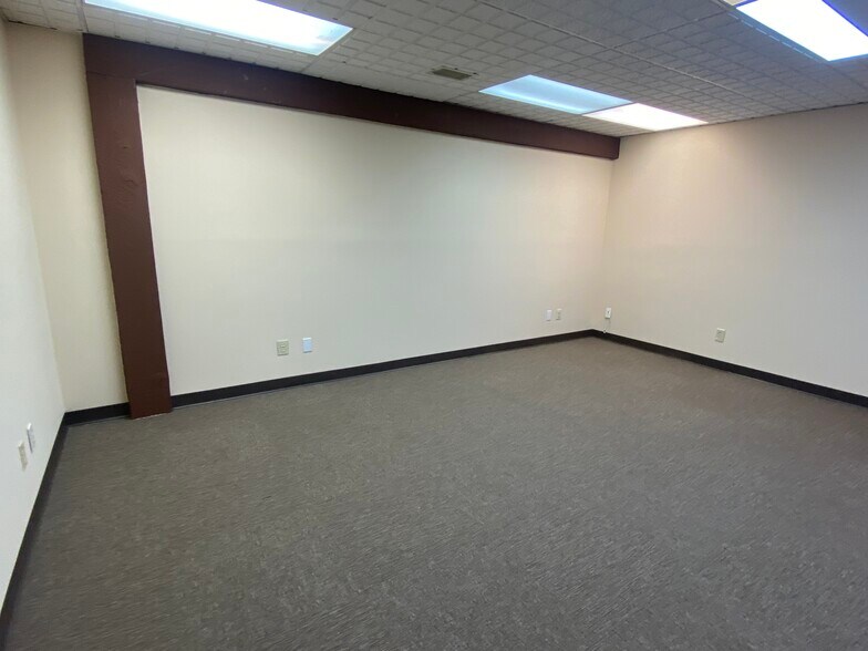 More Photos Of 882 S Matlack St, West Chester Office For Lease