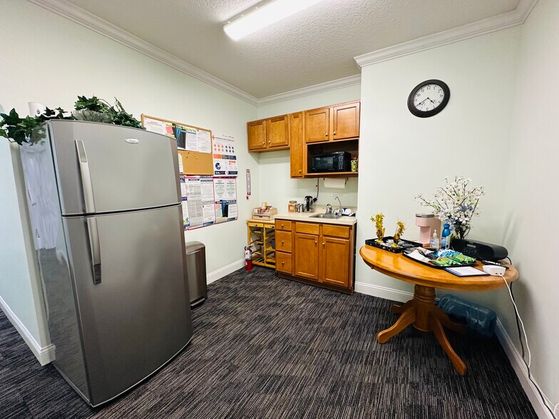 More Photos Of 6817 Southpoint Pky, Jacksonville Unknown For Lease