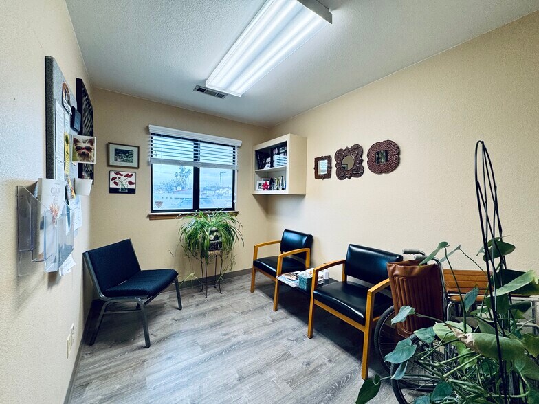 More Photos Of 2036 Railroad Ave, Redding Office For Sale
