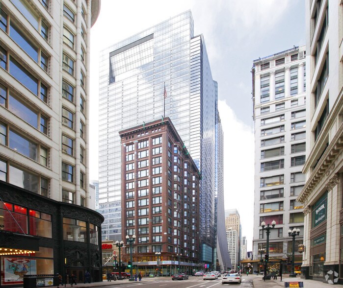 More Photos Of 2 S State St, Chicago Dormitory For Lease