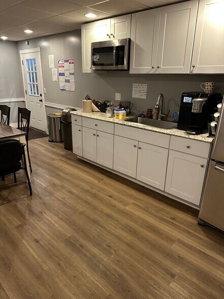 More Photos Of 2425 Herr St, Harrisburg Auto Repair For Sale