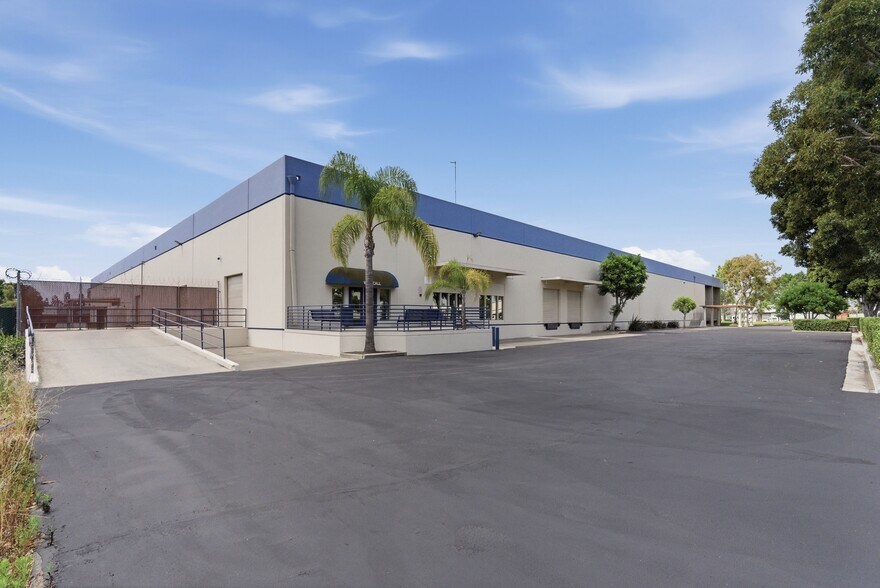 More Photos Of 11700 Monarch St, Garden Grove Warehouse For Sale