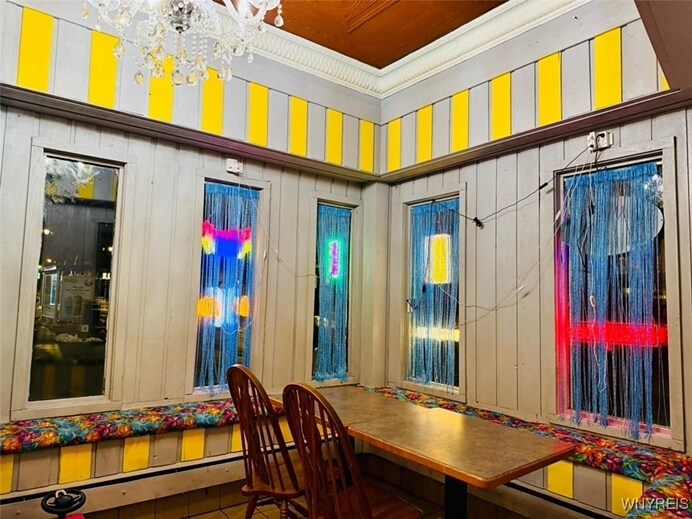 More Photos Of 1701 Pine Ave, Niagara Falls Restaurant For Sale