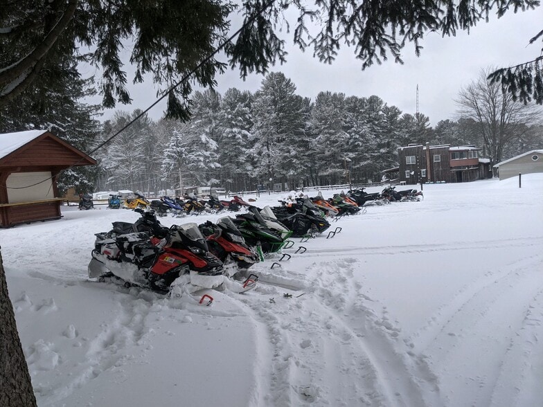 More Photos Of 32600 N State Route 44, Slate Run Hotel For Sale