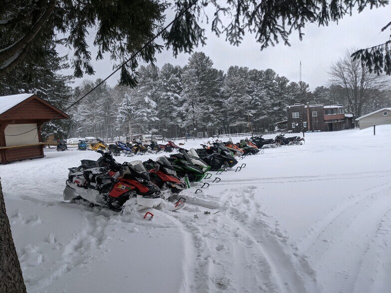 More Photos Of 32600 N State Route 44, Slate Run Hotel For Sale