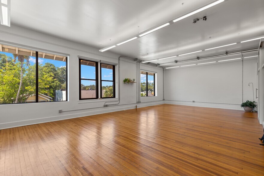 More Photos Of 327 11th Ave N, Saint Petersburg Office For Lease