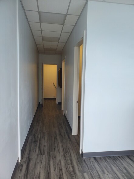 More Photos Of 6638 152A St, Surrey Office For Sale