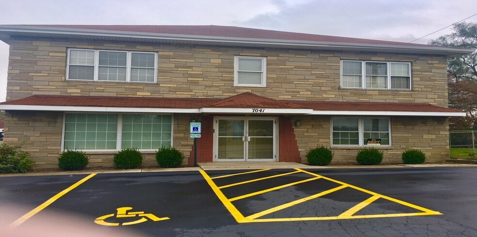 More Photos Of 7041 Willow Springs Rd, Countryside Office For Lease