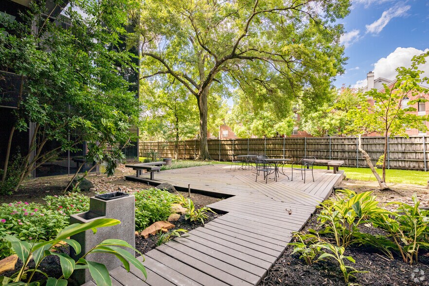 More Photos Of 1811 Bering Dr, Houston Office For Lease