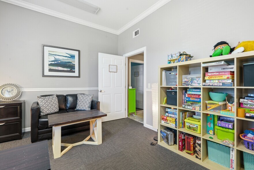 More Photos Of 37 W Fairmont Ave, Savannah Office For Sale