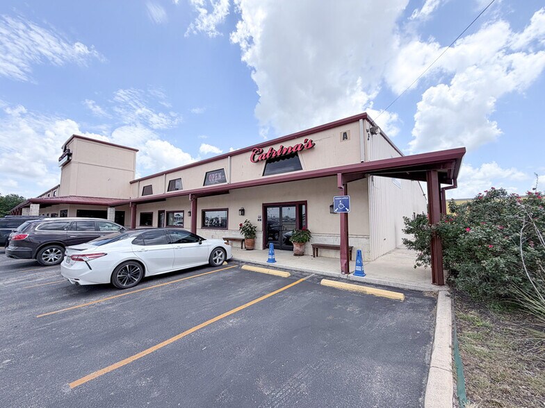 More Photos Of 30875 W IH-10, Boerne Unknown For Lease
