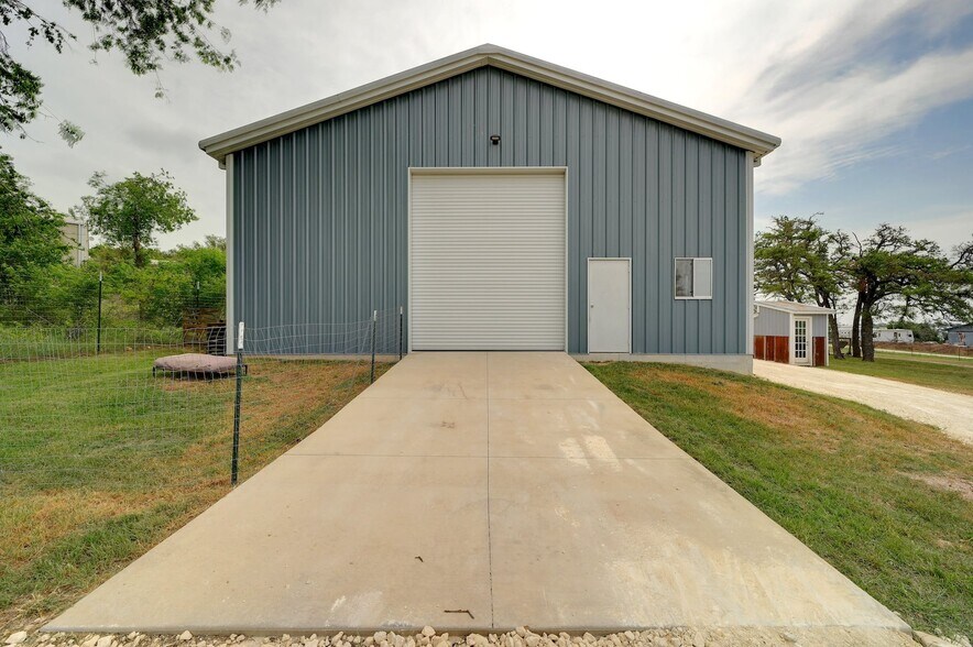 More Photos Of 4909 Bell Springs Rd, Dripping Springs Light Manufacturing For Sale
