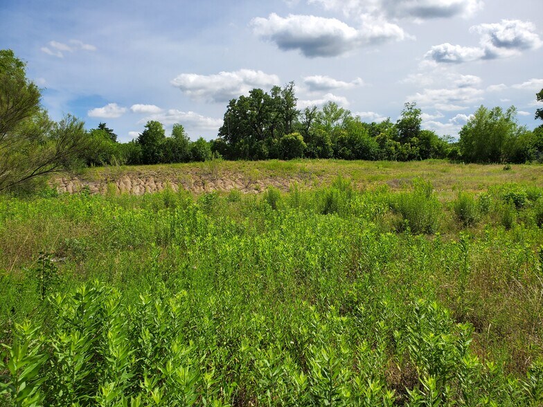 More Photos Of 1018 N Loop Dr, Waco Land For Sale