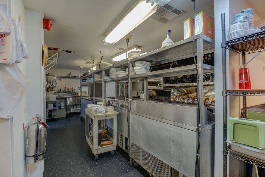 More Photos Of 200 Shore Rd, Ogunquit Restaurant For Sale