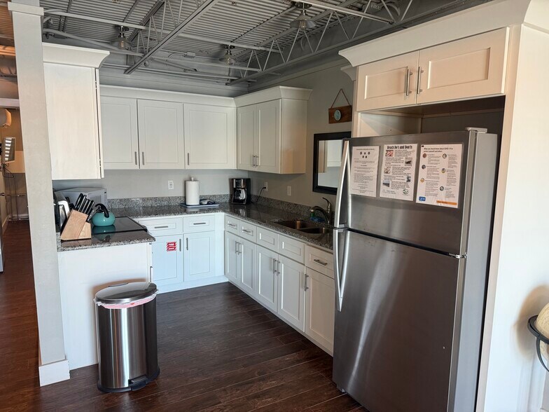 More Photos Of 1161-1165 Estero Blvd, Fort Myers Storefront Retail Residential For Sale
