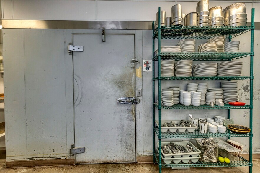 More Photos Of 240 E California St, Jacksonville Hotel For Sale