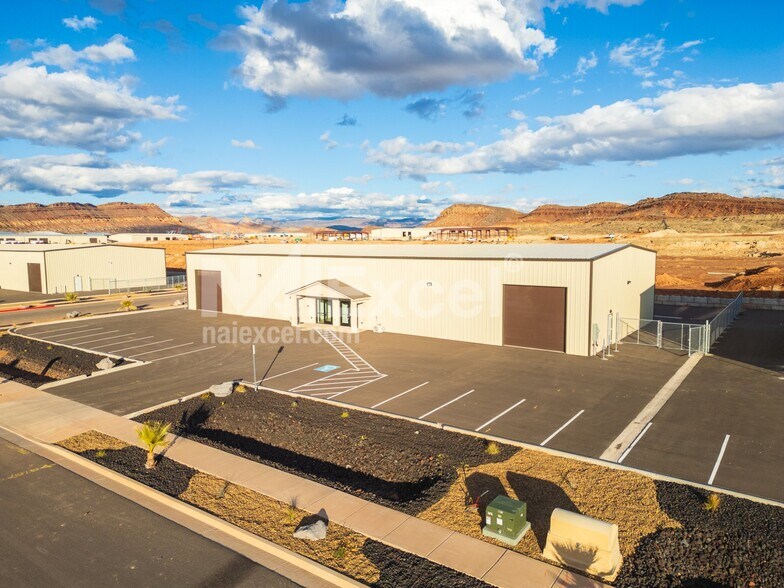 More Photos Of 1129 Regional Pk rd, Hurricane Warehouse For Lease