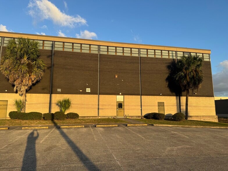 More Photos Of 801 Edwards Ave, New Orleans Distribution For Lease