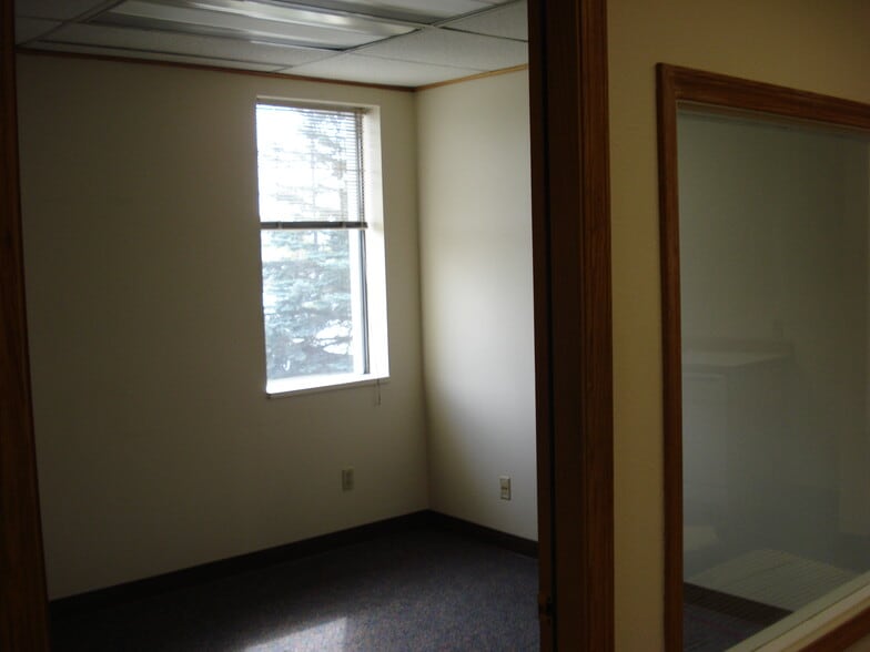 More Photos Of 2221 E Northern Lights Blvd, Anchorage Office For Lease