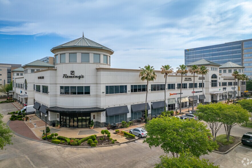 More Photos Of 788 W Sam Houston Pky N, Houston Storefront Retail Office For Lease