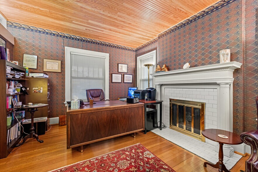 More Photos Of 520 E Maxwell St, Lexington Office For Sale