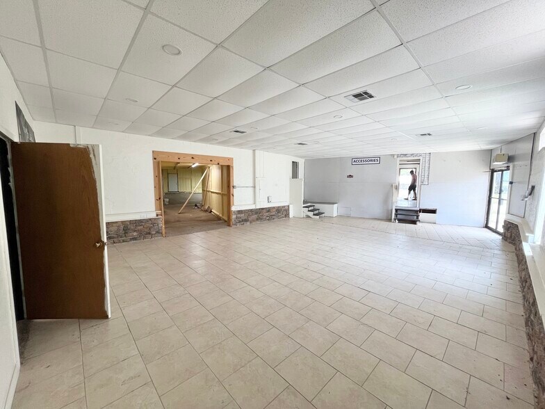 More Photos Of 37605 W 45th St, Shawnee Warehouse For Sale