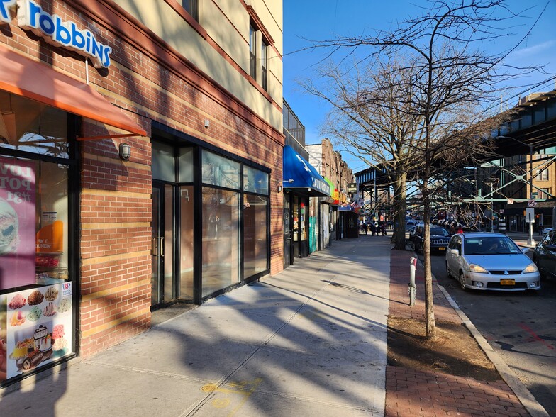 Primary Photo Of 5803 Woodside Ave, Woodside Storefront Retail Residential For Lease