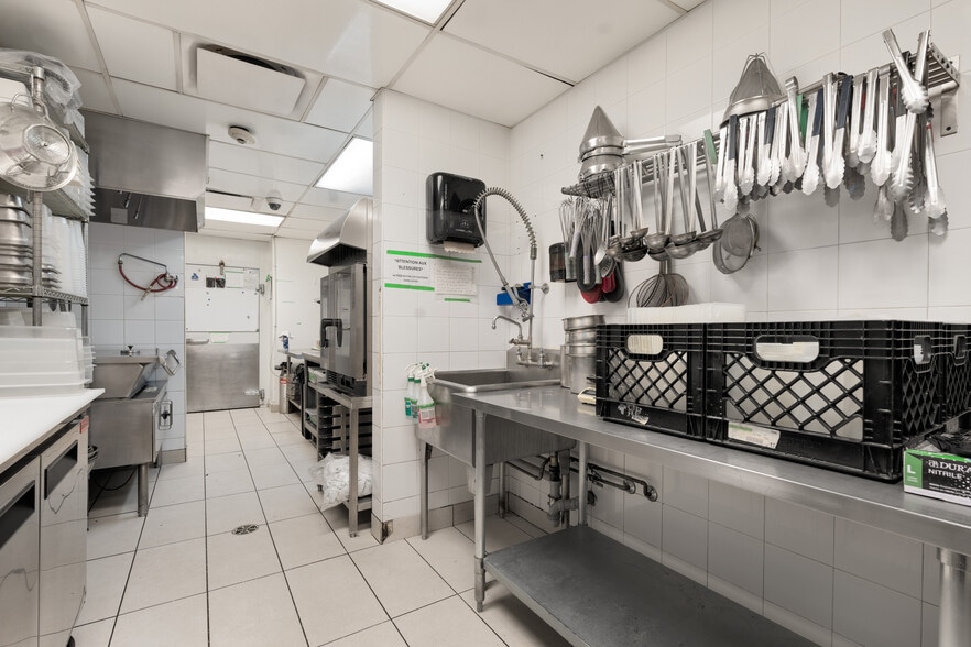 More Photos Of 80-90 Rue Wellington N, Sherbrooke General Retail For Lease