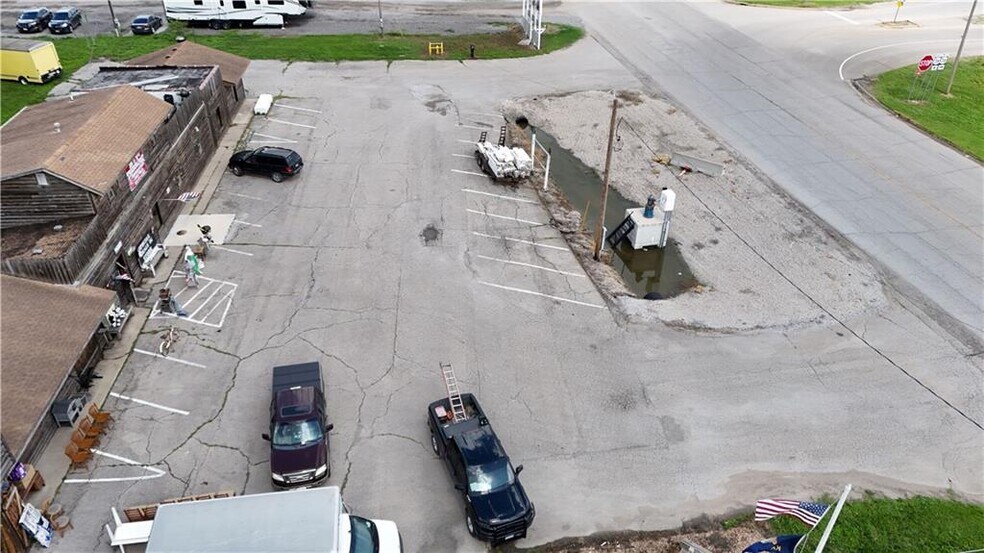 More Photos Of 201 Roseport Rd, Wathena General Retail For Sale