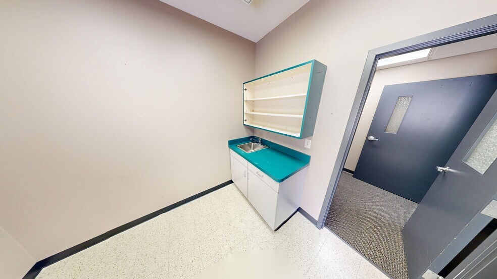 More Photos Of 408 E Washington St, Butler Medical For Sale