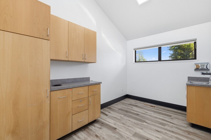 More Photos Of 47 Penny Ln, Watsonville Medical For Sale