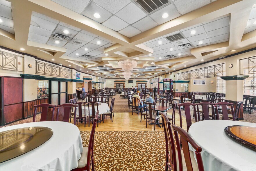More Photos Of 2529 S 6 Hwy, Houston Restaurant For Sale