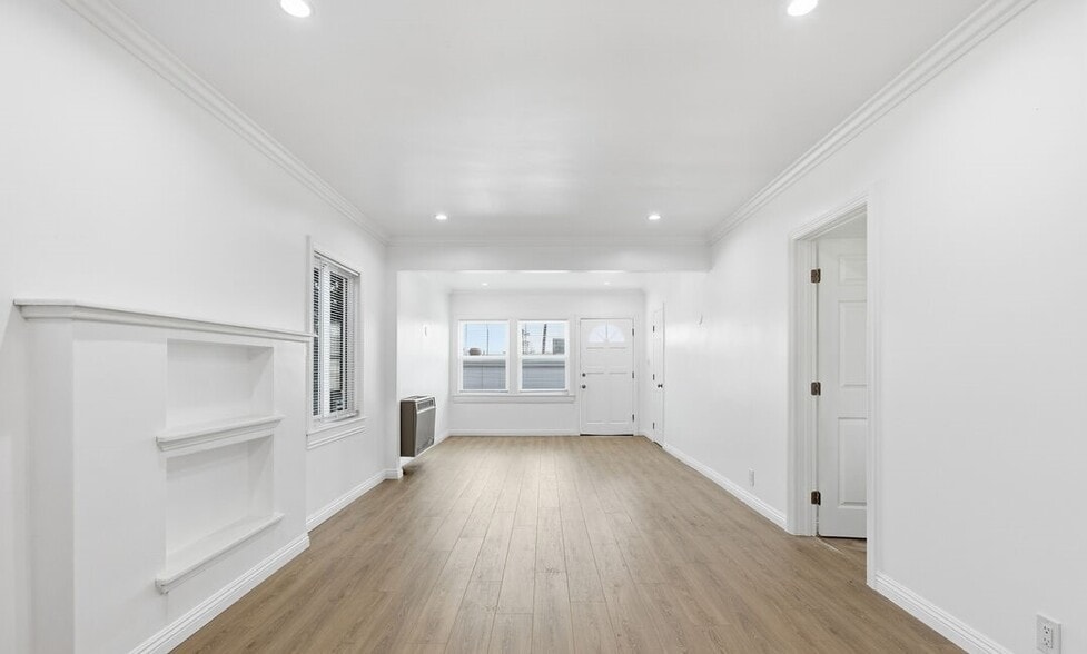 More Photos Of 2709 Santa Monica Blvd, Santa Monica Storefront Retail Residential For Sale