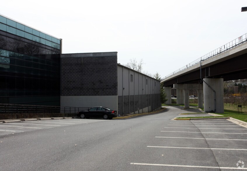 More Photos Of 9301 Largo Dr W, Upper Marlboro Warehouse For Lease