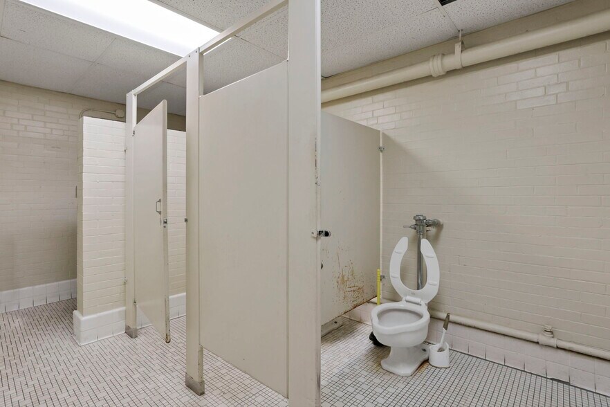 More Photos Of 300 E Auburn Ave, Springfield Office For Sale