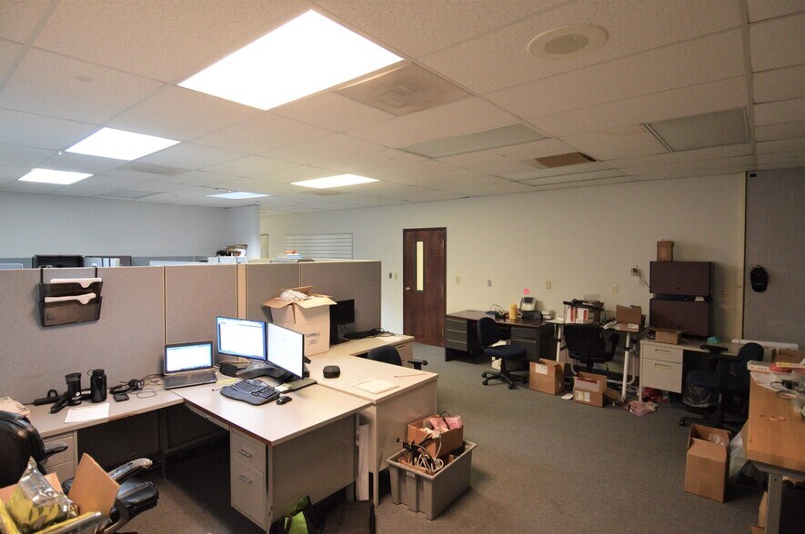 More Photos Of 3250 Green Park Cir, Charlotte Warehouse For Lease