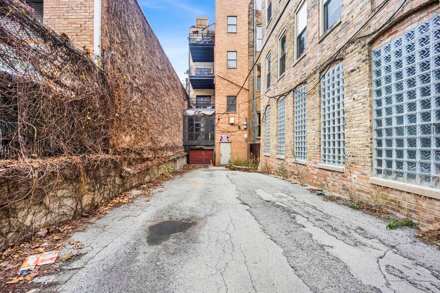 More Photos Of 515 N Halsted St, Chicago Storefront Retail Residential For Lease