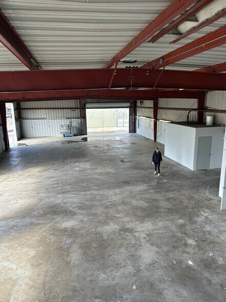 More Photos Of 11440 N Woodside Ave, Santee Service For Lease