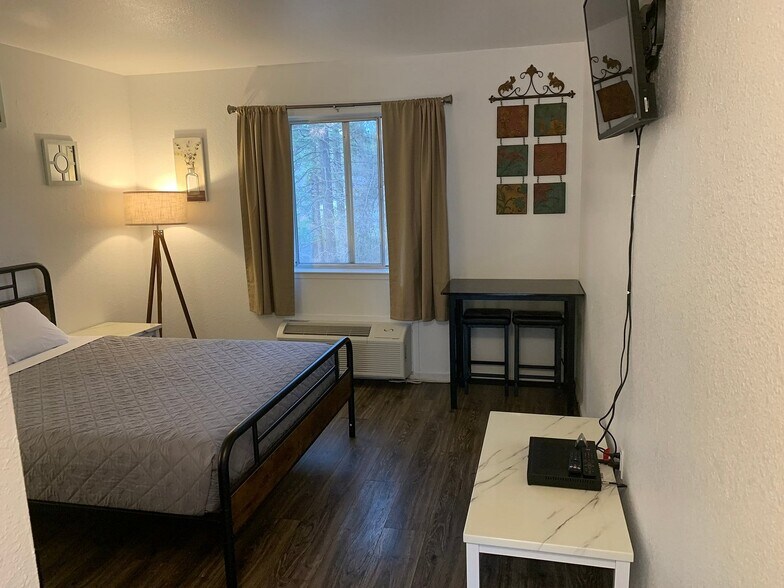 More Photos Of 8592 La Porte Rd, Brownsville Hotel For Sale