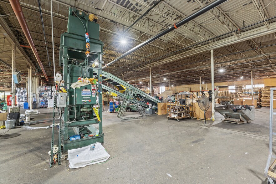 More Photos Of 26051 Michigan Ave, Inkster Warehouse For Sale