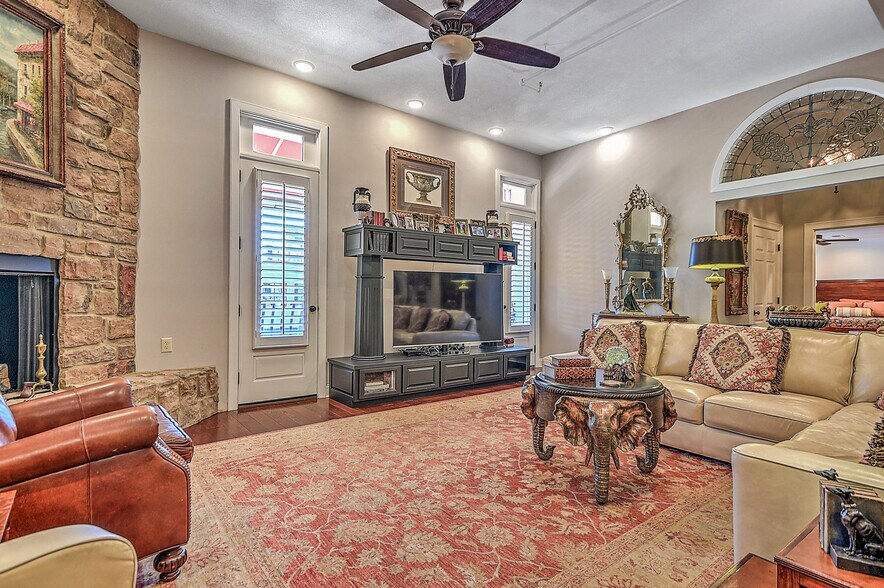 More Photos Of 220 Broad St, Kingsport Flex For Sale