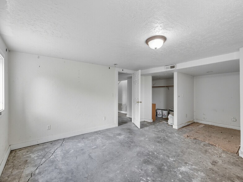 More Photos Of 686 29th St, Astoria Multifamily For Sale