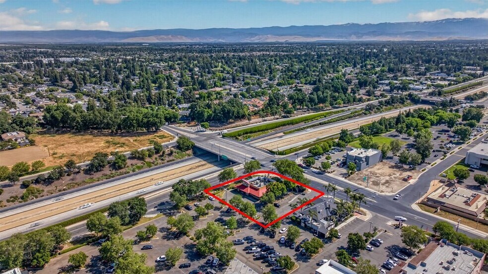 More Photos Of 501 S Chinowth St, Visalia Fast Food For Sale