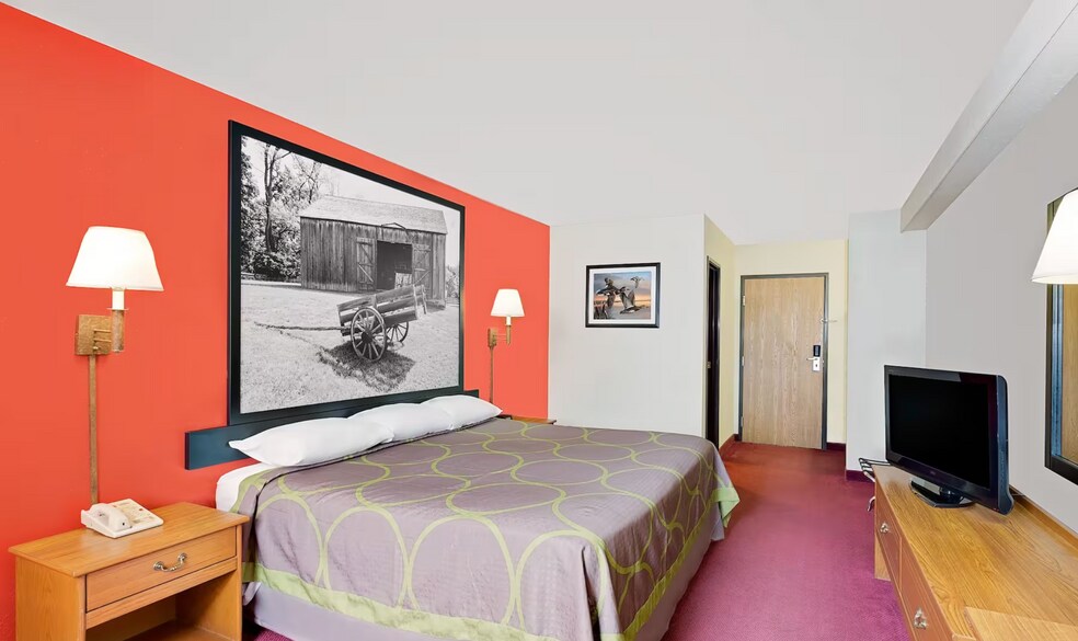 More Photos Of 109 W 8th St, Mound City Hotel For Sale