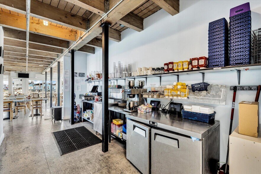 More Photos Of 317-319 Commercial St, Provincetown Restaurant For Lease