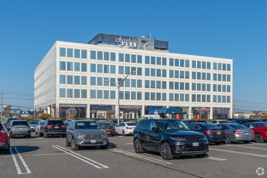 More Photos Of 600 Old Country Rd, Garden City Office For Lease